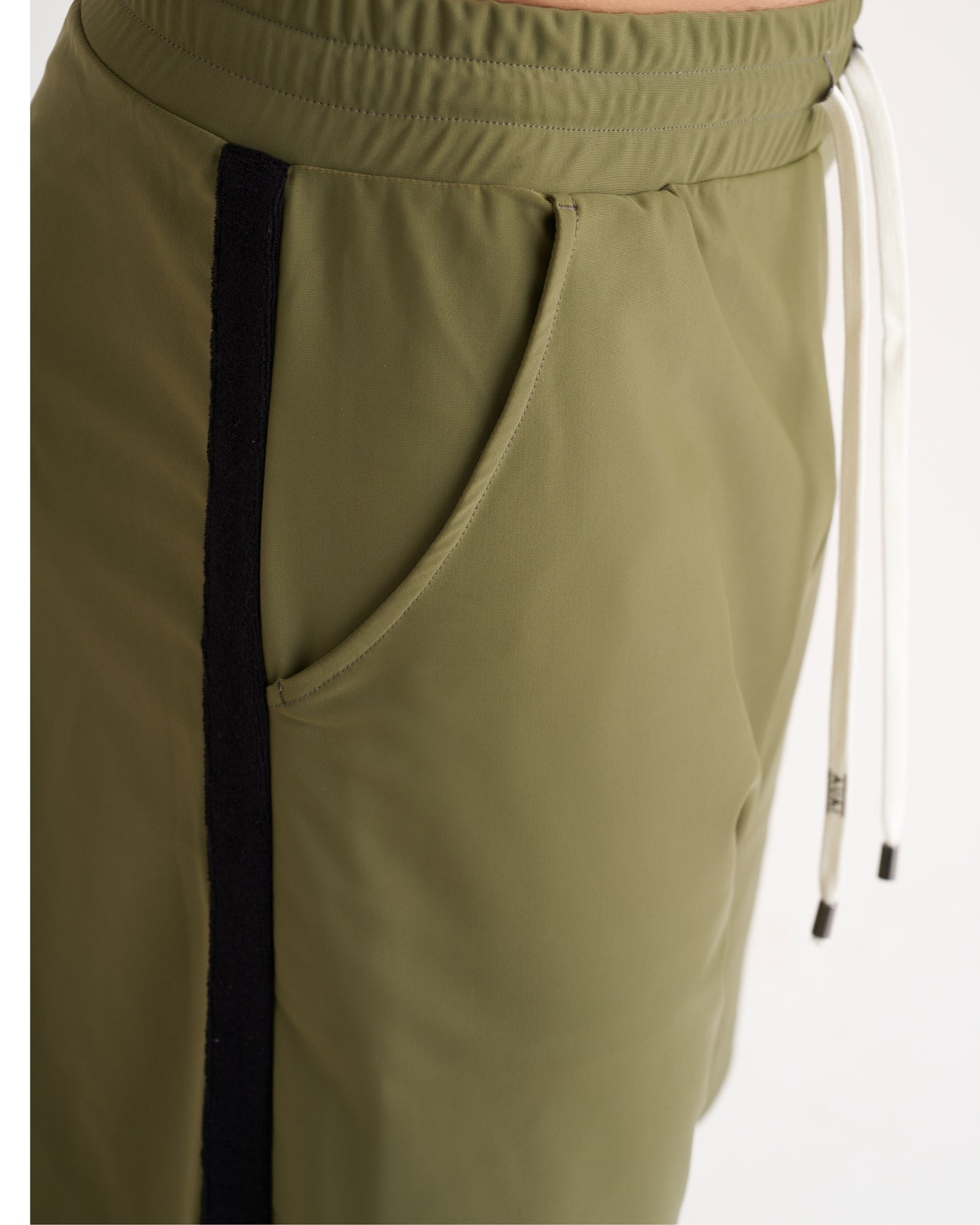 Bermuda Lungo in Lycra con Tasche profonde Deep Forest Green